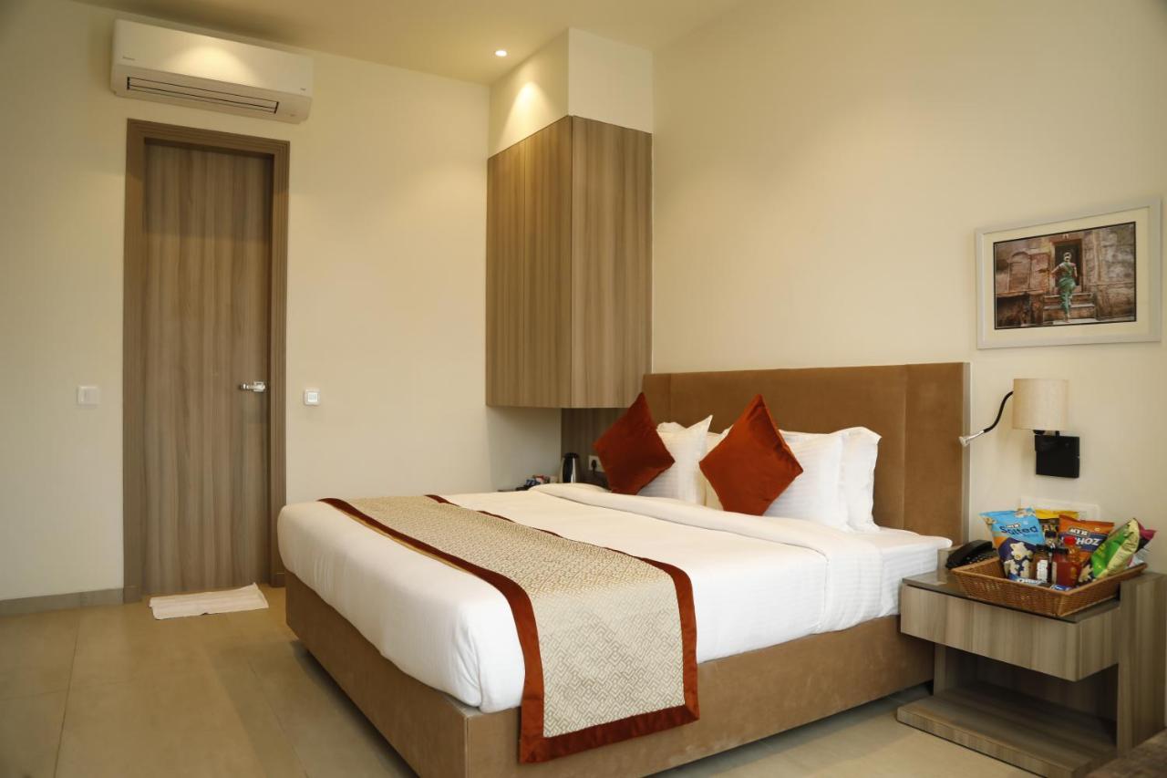 Hotel The Royal Vista Benares Buitenkant foto