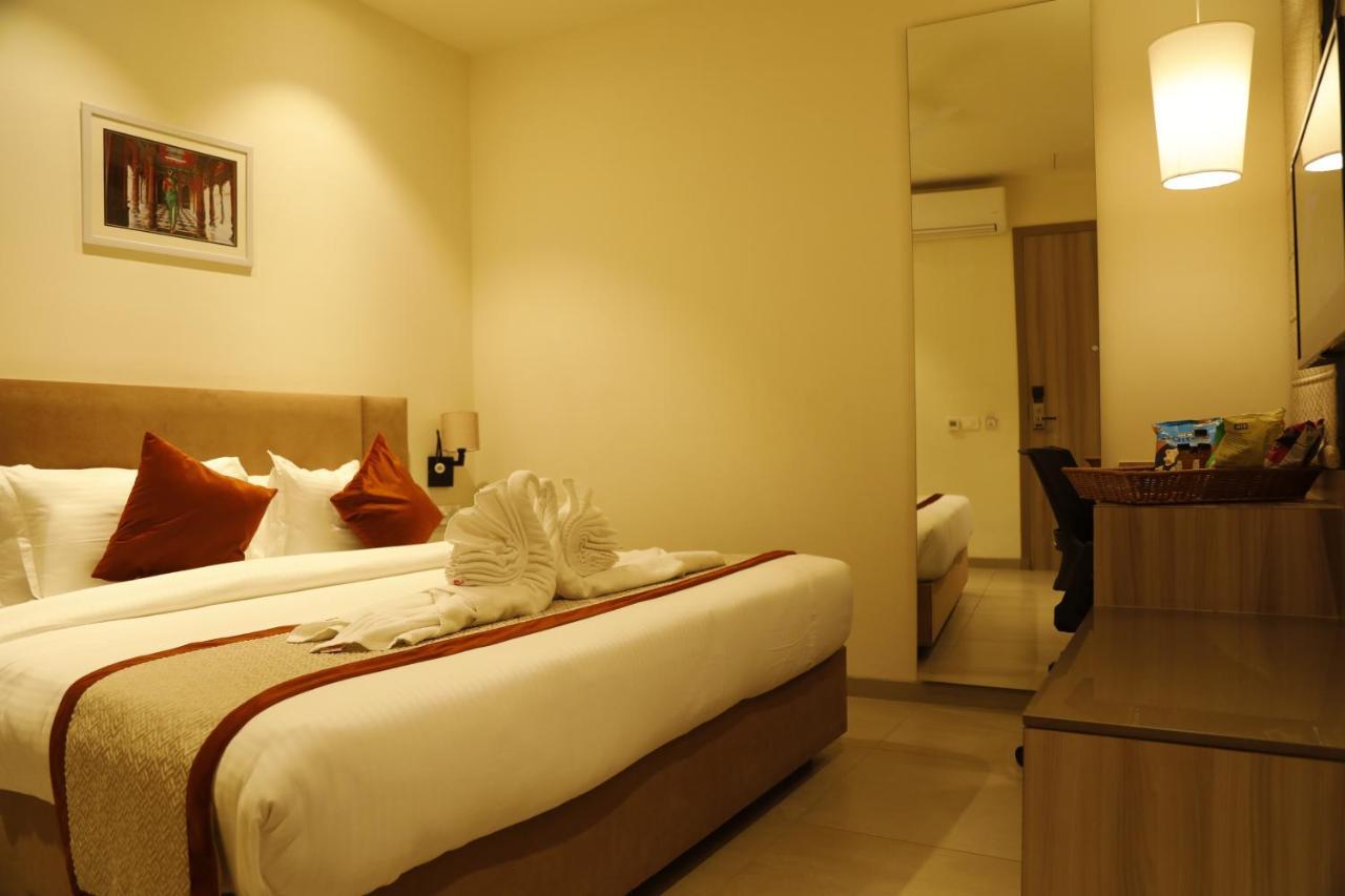 Hotel The Royal Vista Benares Buitenkant foto