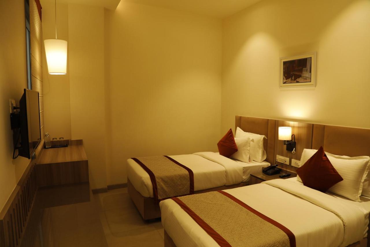 Hotel The Royal Vista Benares Buitenkant foto