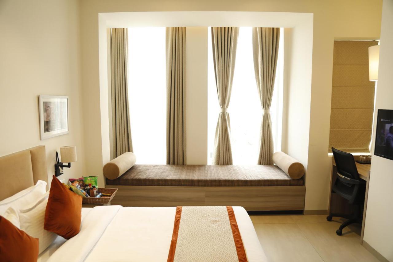 Hotel The Royal Vista Benares Buitenkant foto