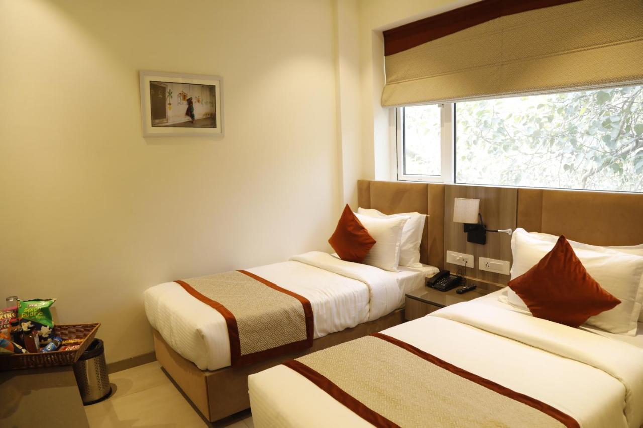 Hotel The Royal Vista Benares Buitenkant foto