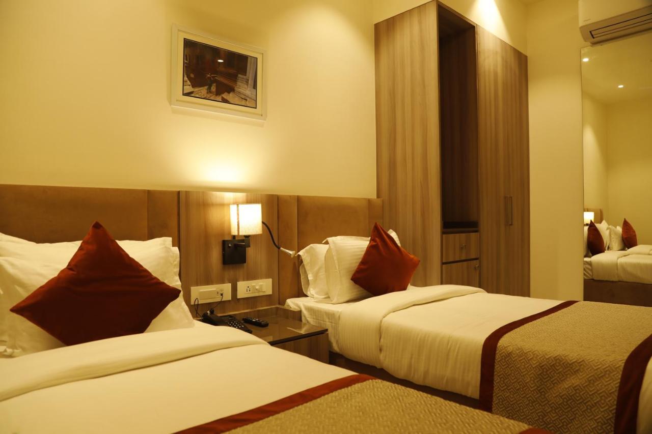 Hotel The Royal Vista Benares Buitenkant foto