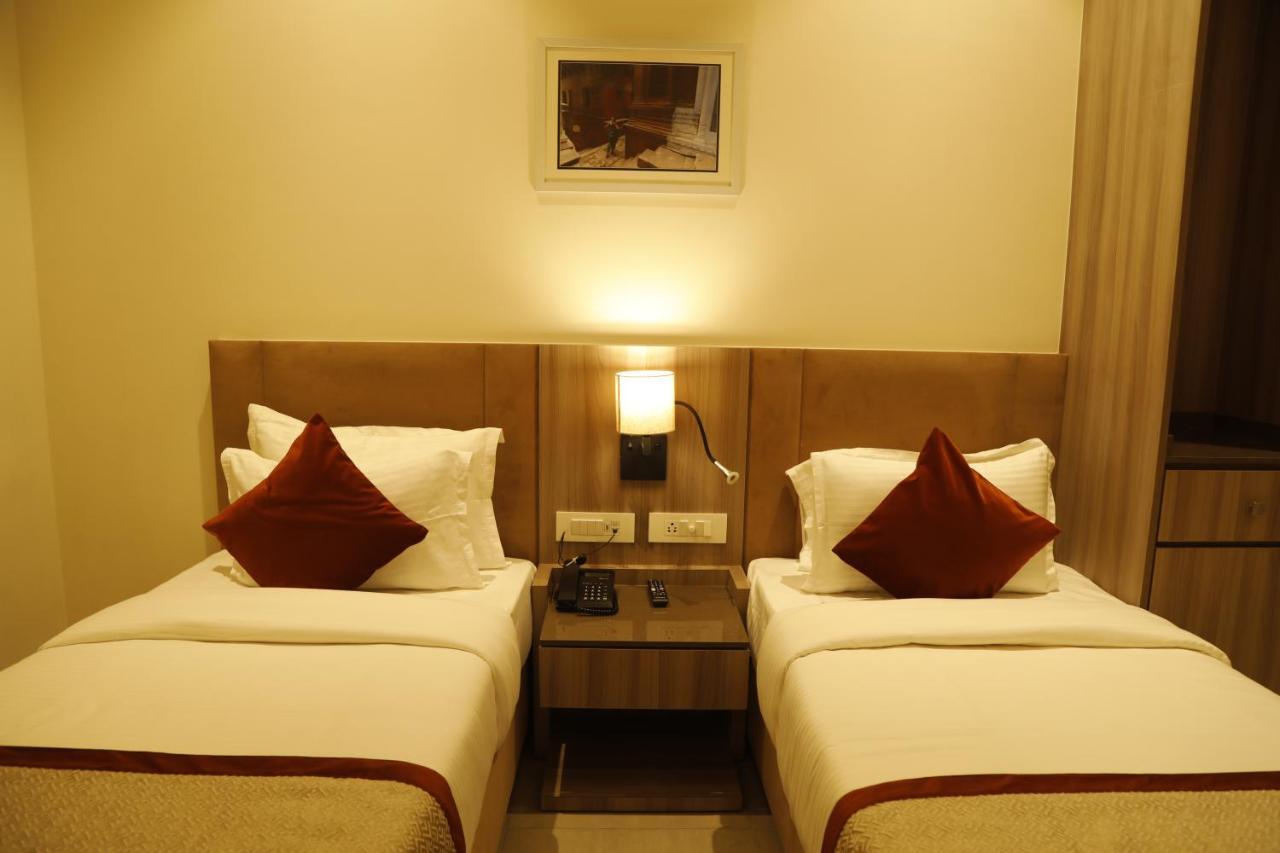 Hotel The Royal Vista Benares Buitenkant foto