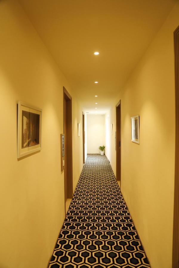 Hotel The Royal Vista Benares Buitenkant foto