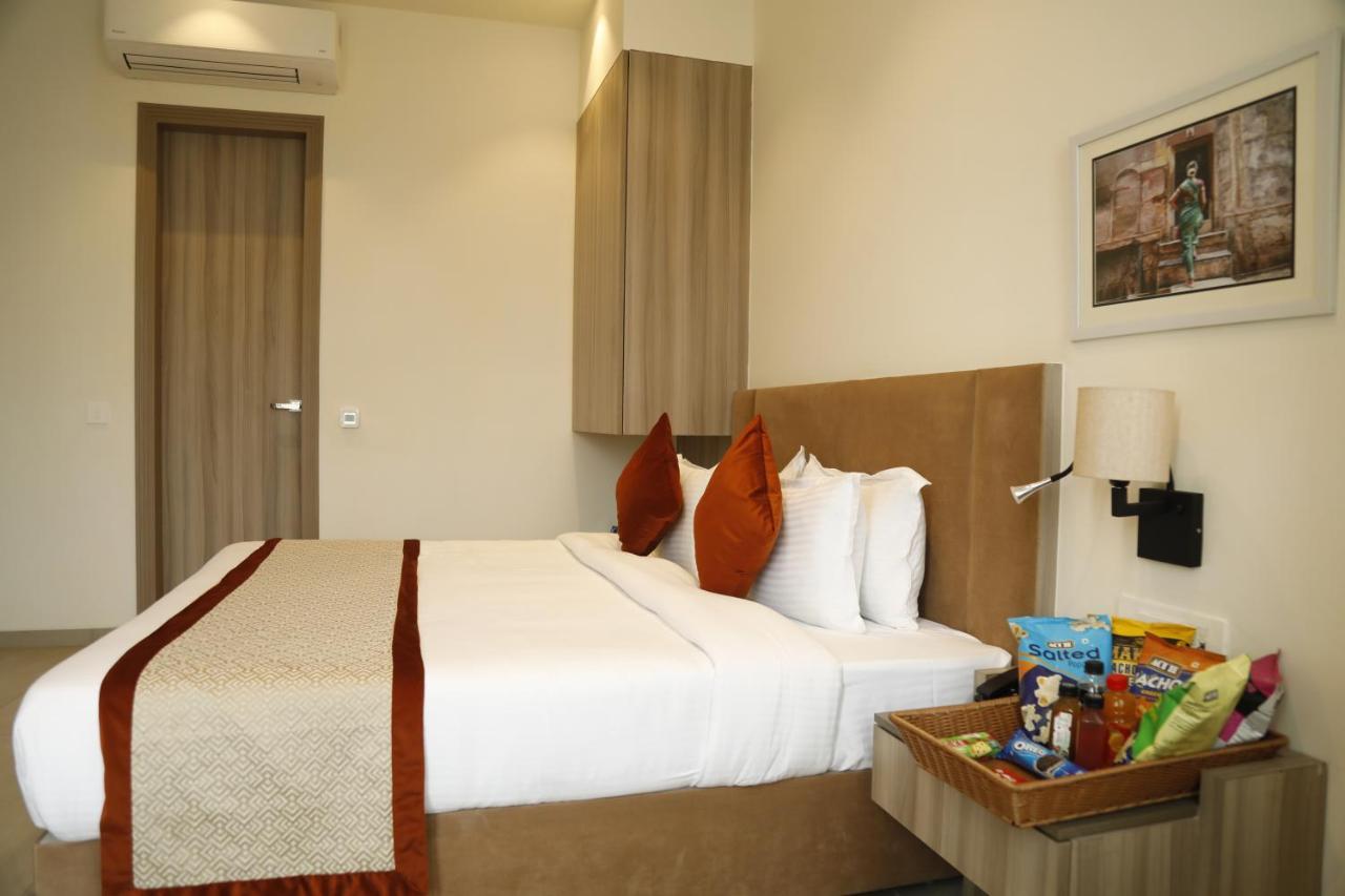 Hotel The Royal Vista Benares Buitenkant foto