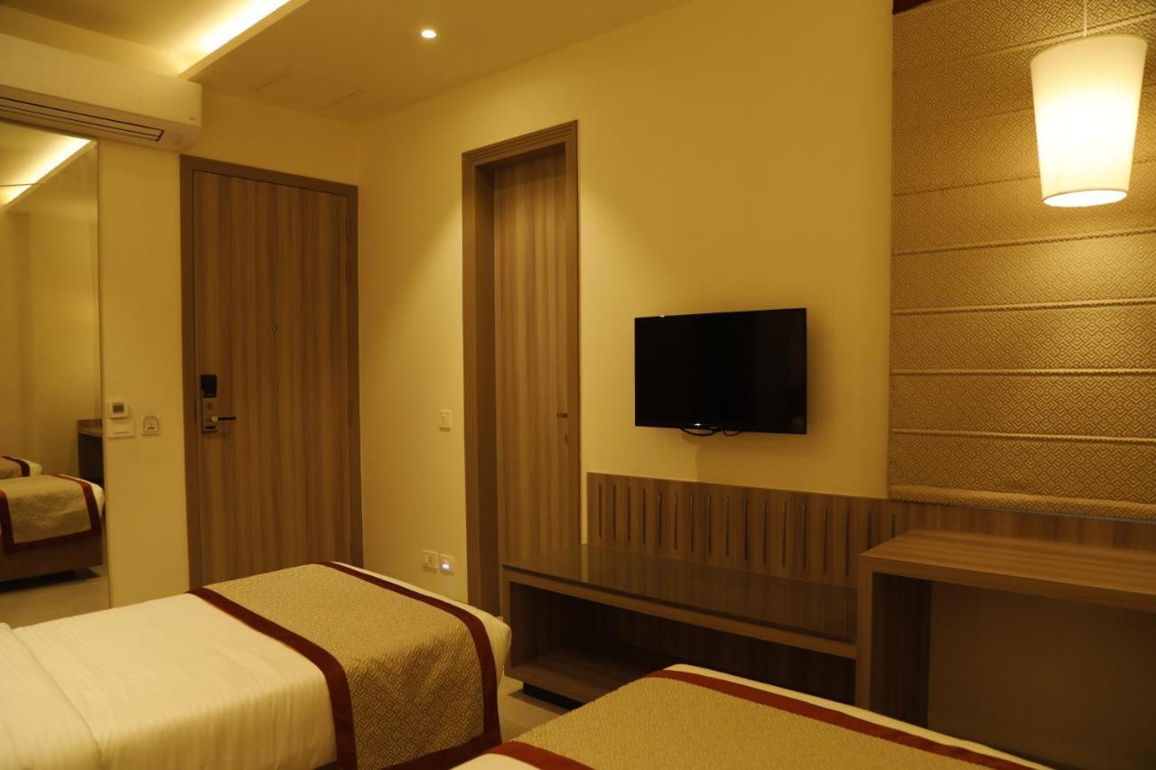 Hotel The Royal Vista Benares Buitenkant foto