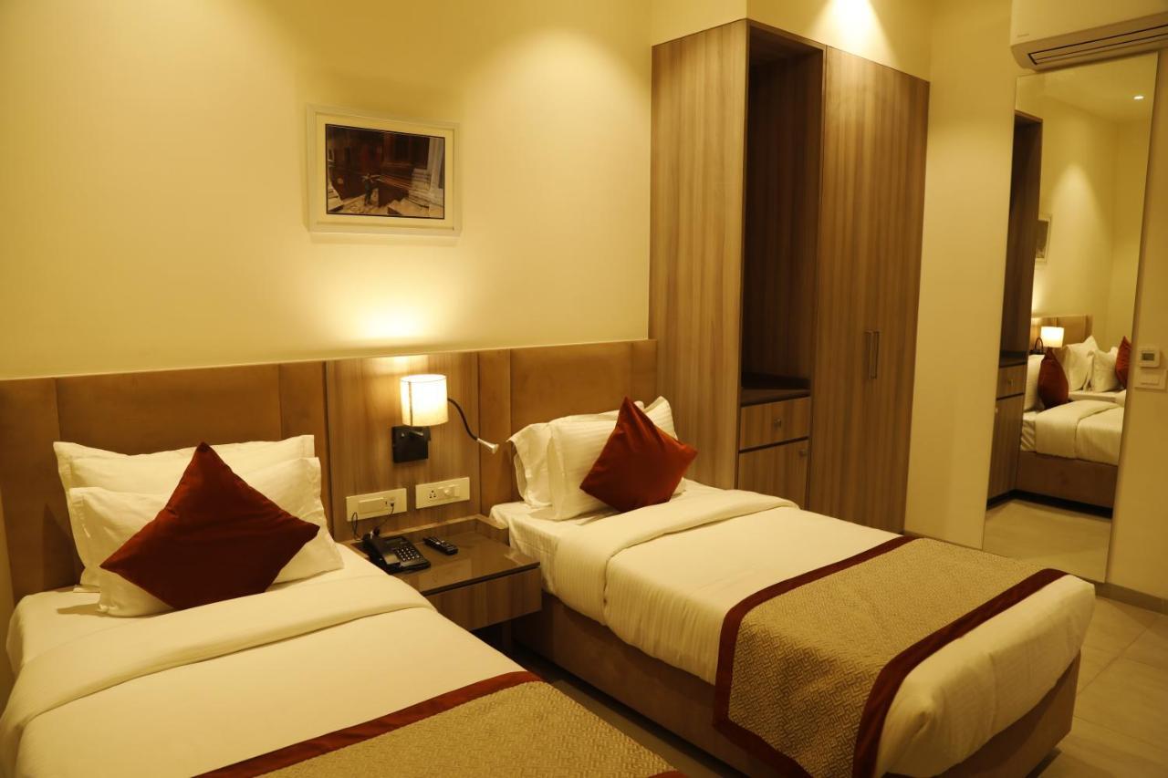Hotel The Royal Vista Benares Buitenkant foto
