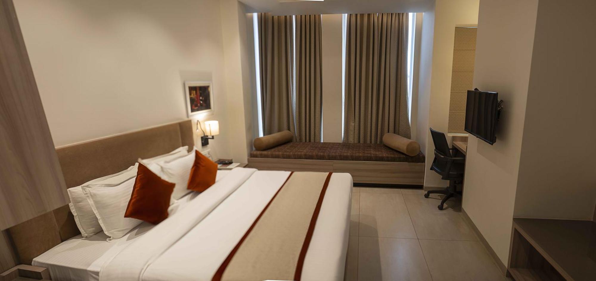 Hotel The Royal Vista Benares Buitenkant foto
