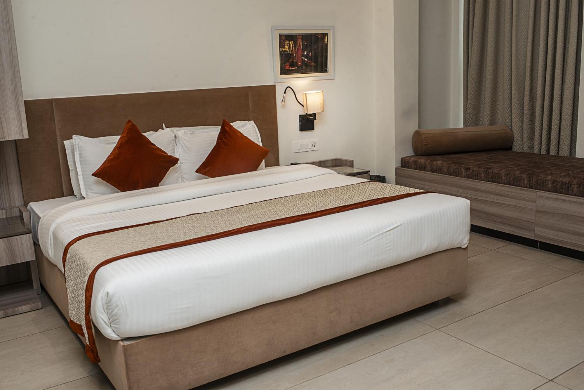 Hotel The Royal Vista Benares Buitenkant foto