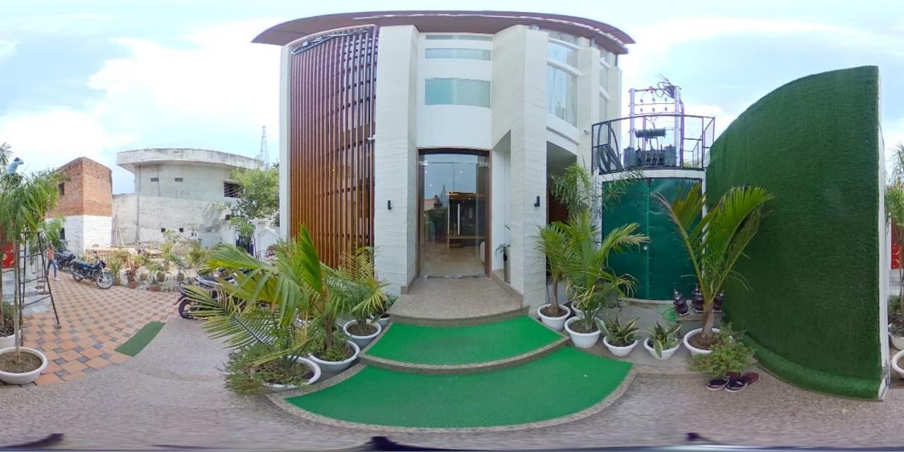 Hotel The Royal Vista Benares Buitenkant foto
